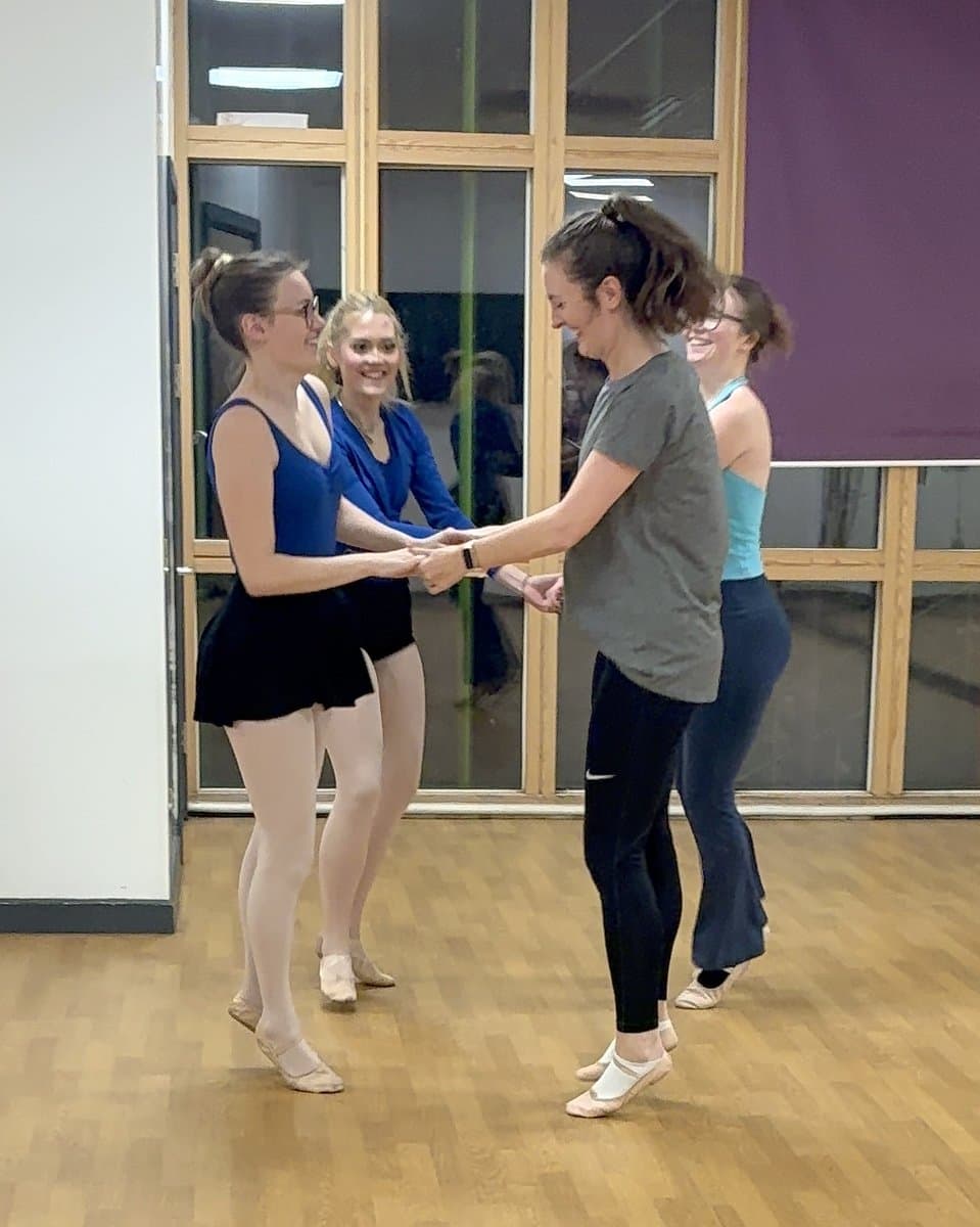 Adult ballet class at En Pointe Theatre Arts Cardiff