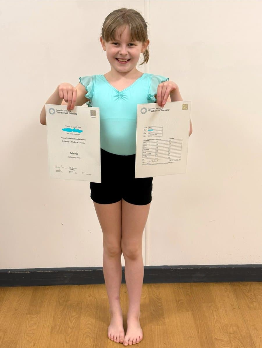 En Pointe Theatre Arts students celebrating RAD and ISTD exam results in Cardiff