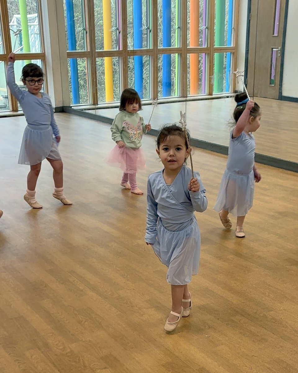 Young dancers at En Pointe Theatre Arts